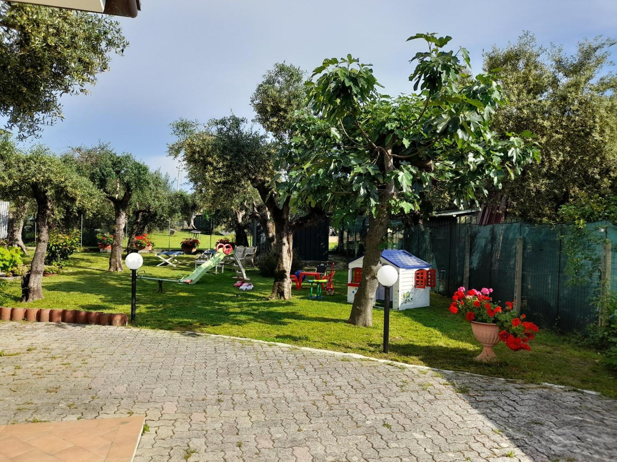 Casa In Campagna A Tre Chilometri Dal Mare Con Parcheggio Privato Villa Querceta Exterior photo